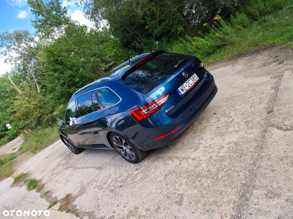 Skoda Superb 2.0 TDI 4x4 L&K DSG - 9