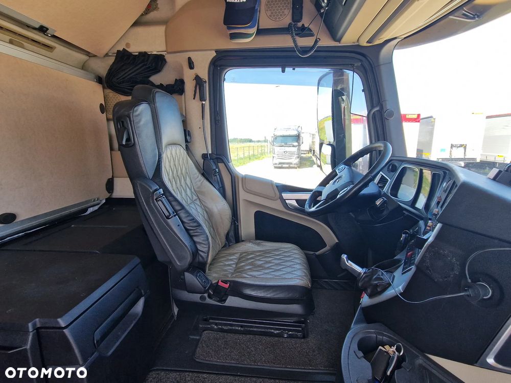Mercedes-Benz Actros - 12