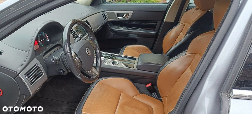 Jaguar XF 3.0 V6 D Luxury - 17