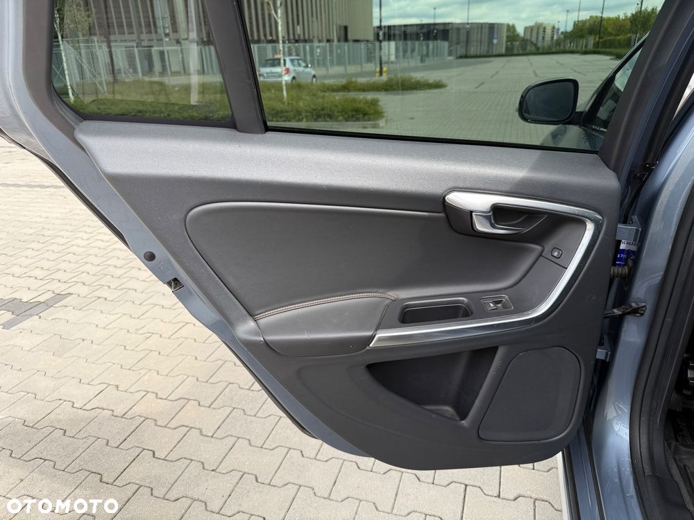 Volvo V60 Cross Country - 13