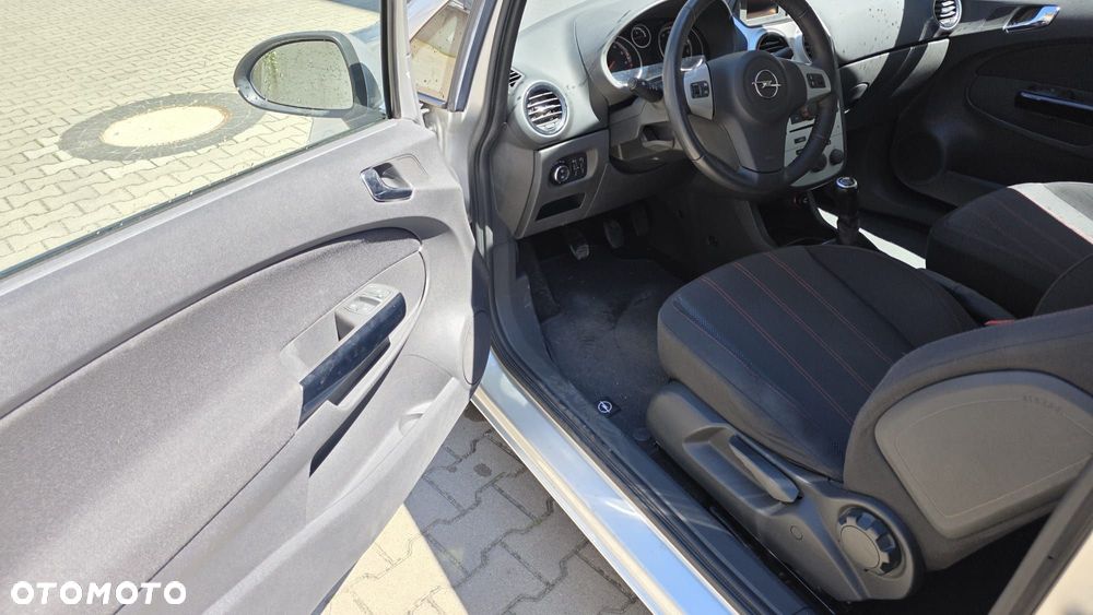 Opel Corsa 1.4 16V Sport - 12