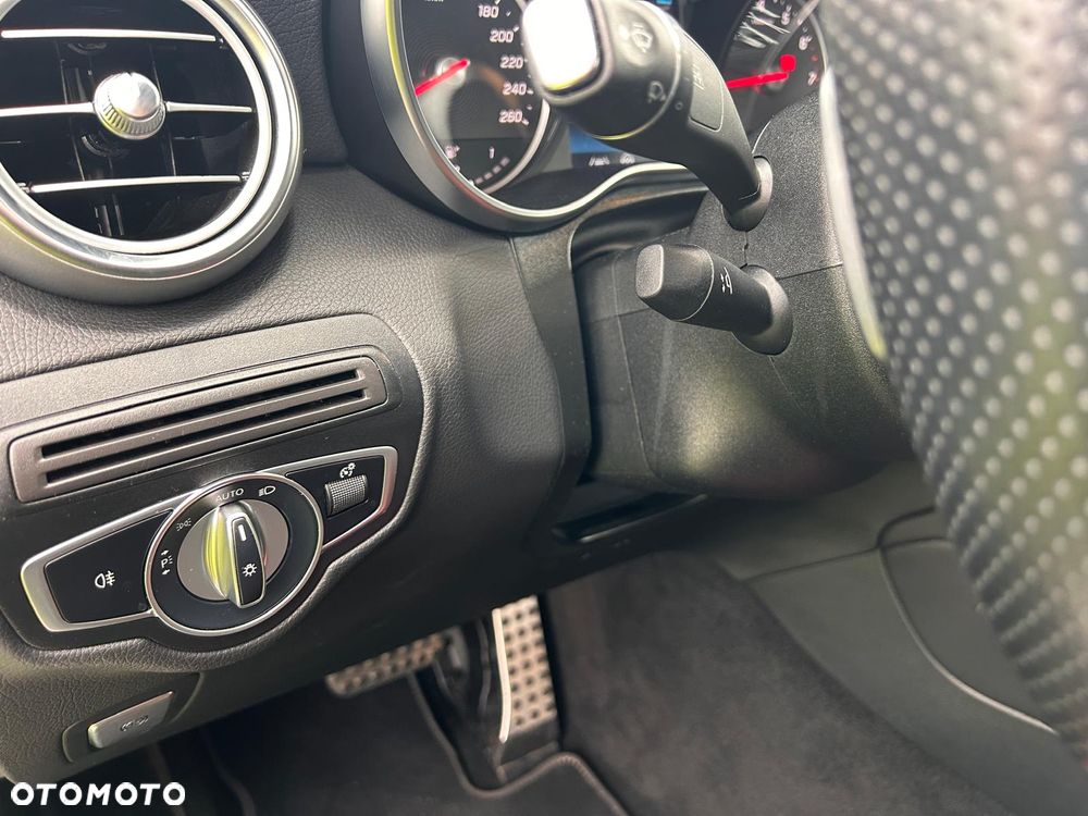 Mercedes-Benz GLC 200 4Matic 9G-TRONIC AMG Line - 11