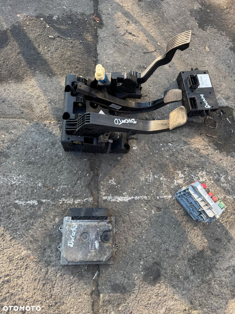 Fiat ducato jumper Iveco Komputer 55246596 a5as3ng5m -900zl Skrzynka bezpieczników 1367661080 -400zl Pompa abs 0265805024 2265106455 -500zl Przełącznik awaryjnych 7355331170 -100zl moduł bsi Y503440520112 mm267nb4n -800 Pedal pedaly hamulca sprzęgła -100 Szybka wysyłka paragon faktura posiadamy wiele części do tego modelu i różnych modeli aut - 1