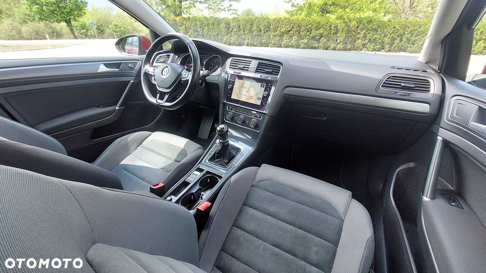 Volkswagen Golf - 8