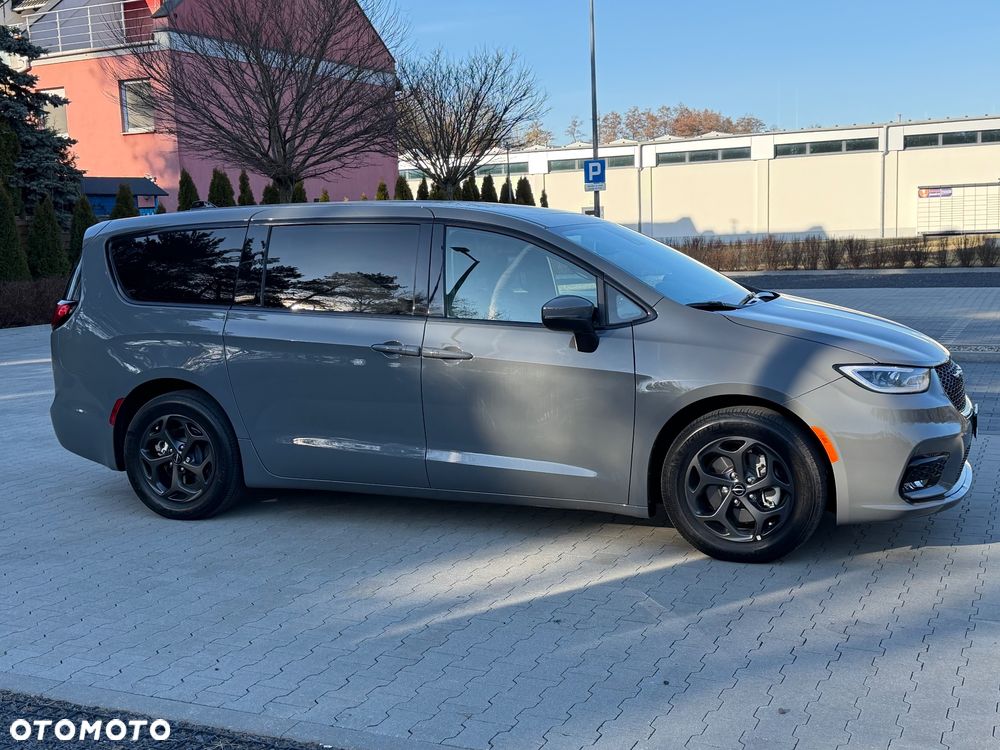 Chrysler Pacifica - 4