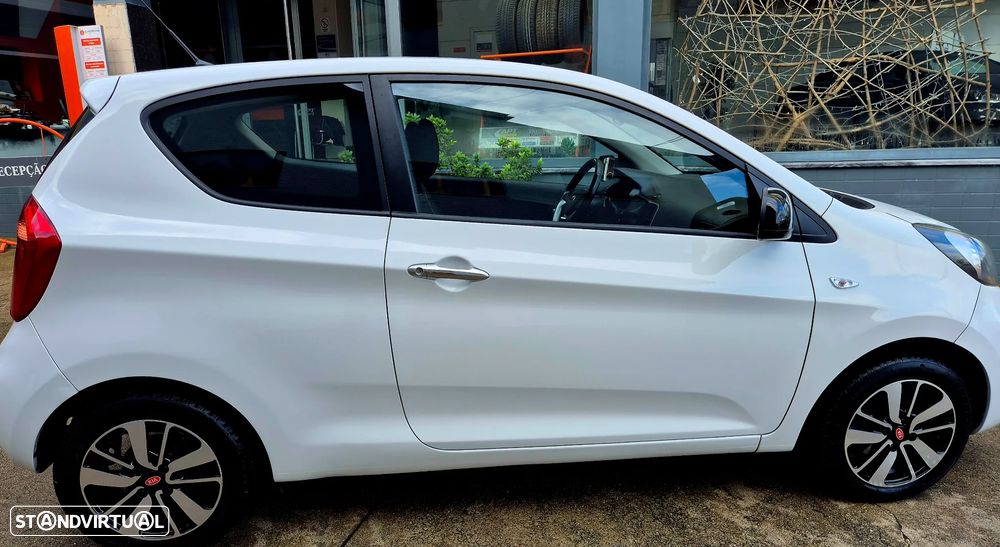 Kia Picanto 1.0 Fifa World Cup Edition - 16