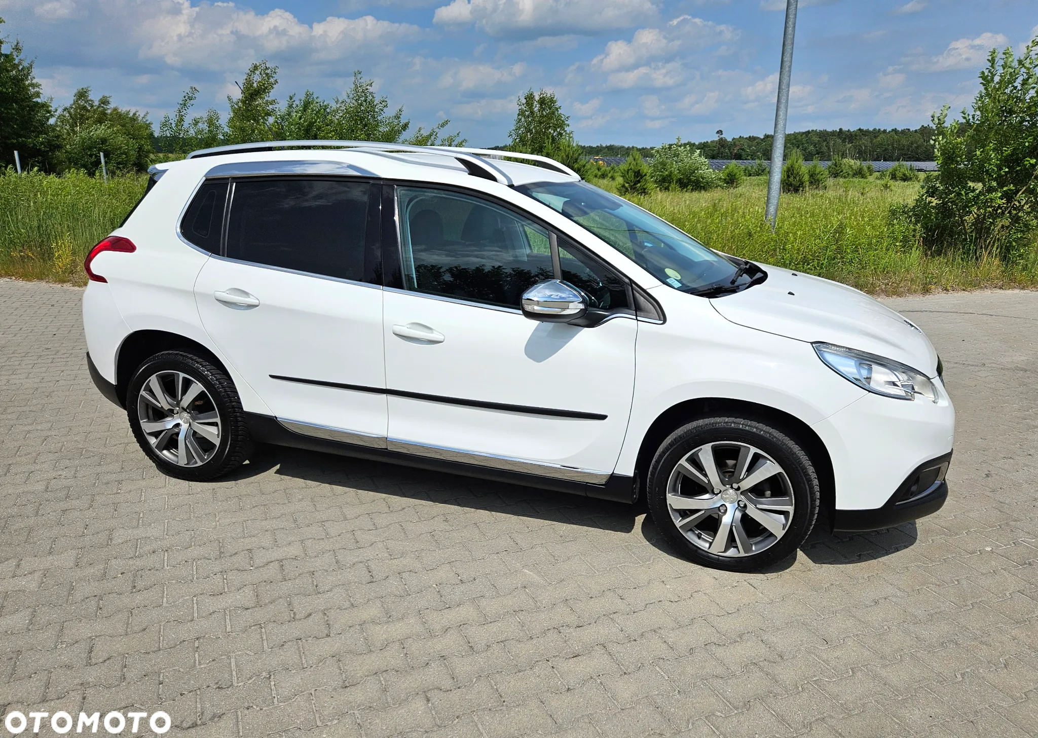 Peugeot 2008 1.6 e-HDi Allure S&S - 10