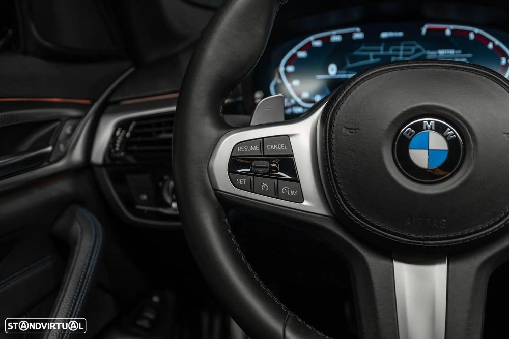 BMW 530 e Pack Desportivo M - 11