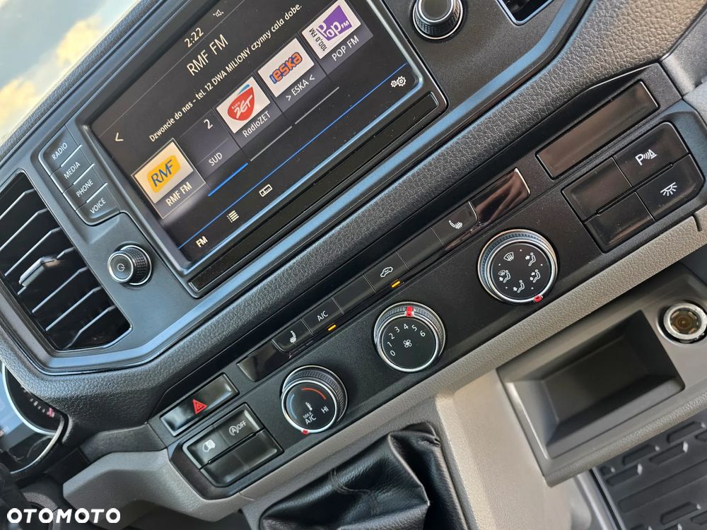 Volkswagen CRAFTER 2,0 TDI 177 KONNY ŚREDNIAK WYSOKI KLIMA WEBASTO GWARANCJA - 24