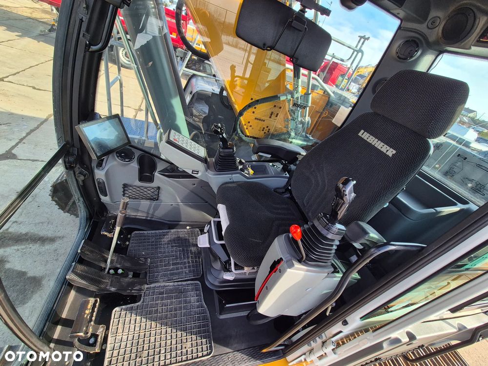 Liebherr R924 - 9