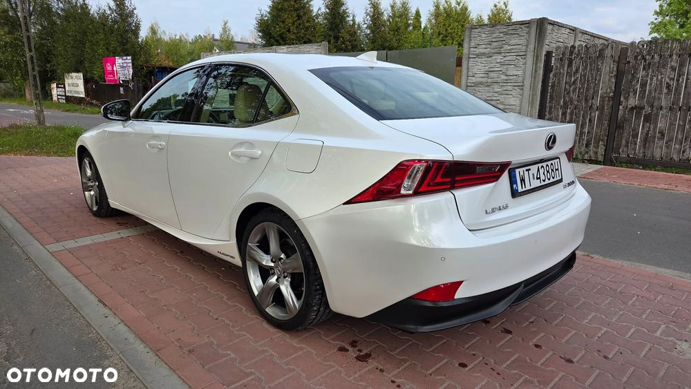 Lexus IS 300h Prestige - 4