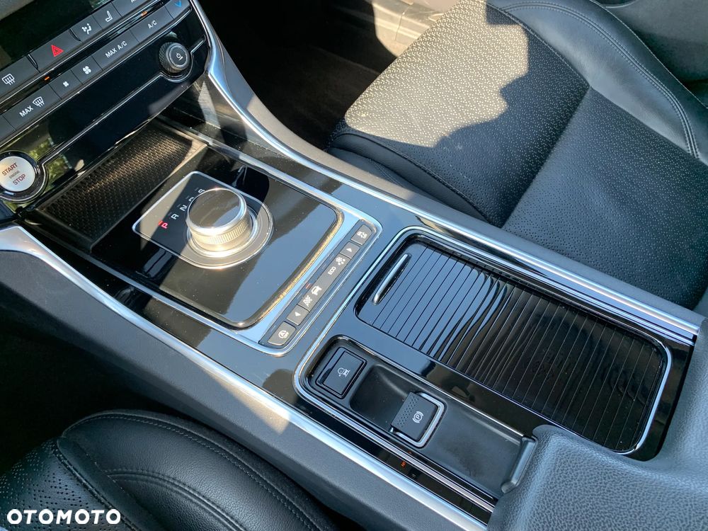 Jaguar XF 2.0 i4D Prestige - 17