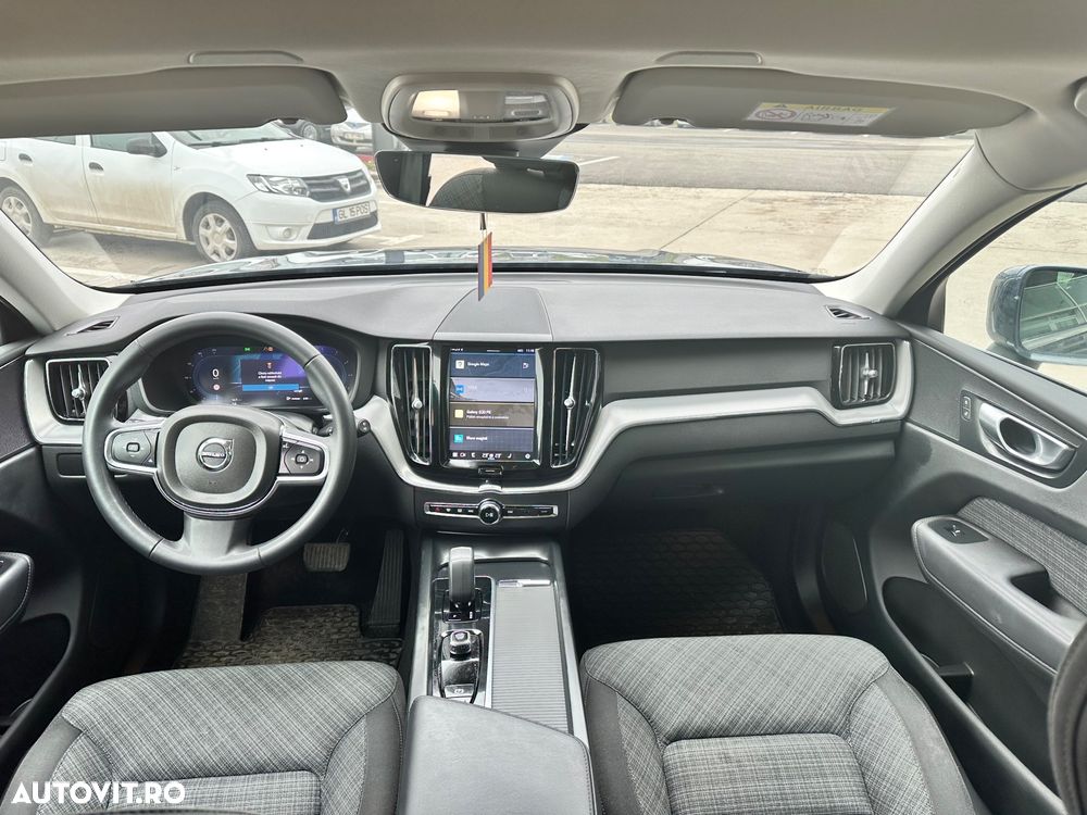 Volvo XC 60 B4 MHEV AT8 FWD Momentum Pro - 12