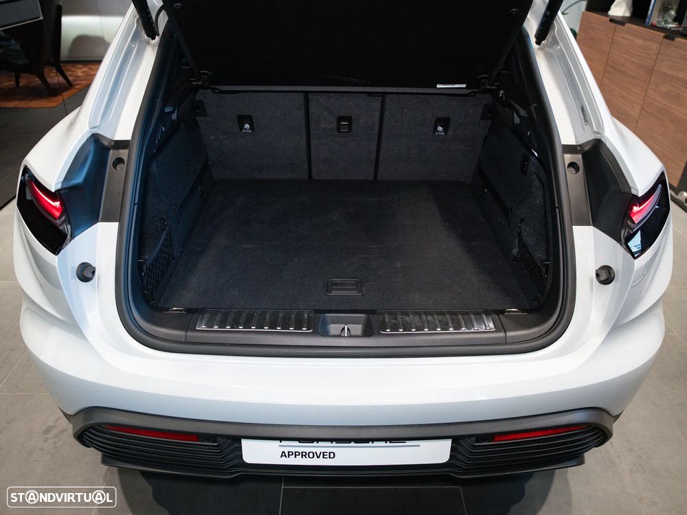 Porsche Macan Electric 4 - 42