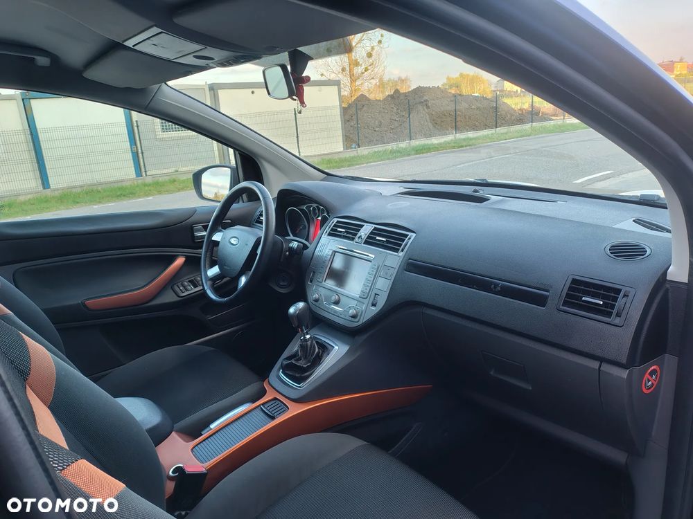 Ford Kuga 2.0 TDCi 2x4 Titanium - 16