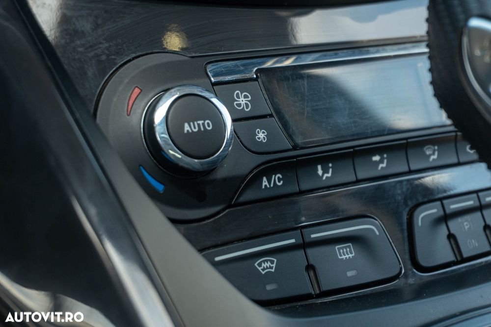 Ford Kuga 2.0 TDCi 4WD Powershift Titanium - 26