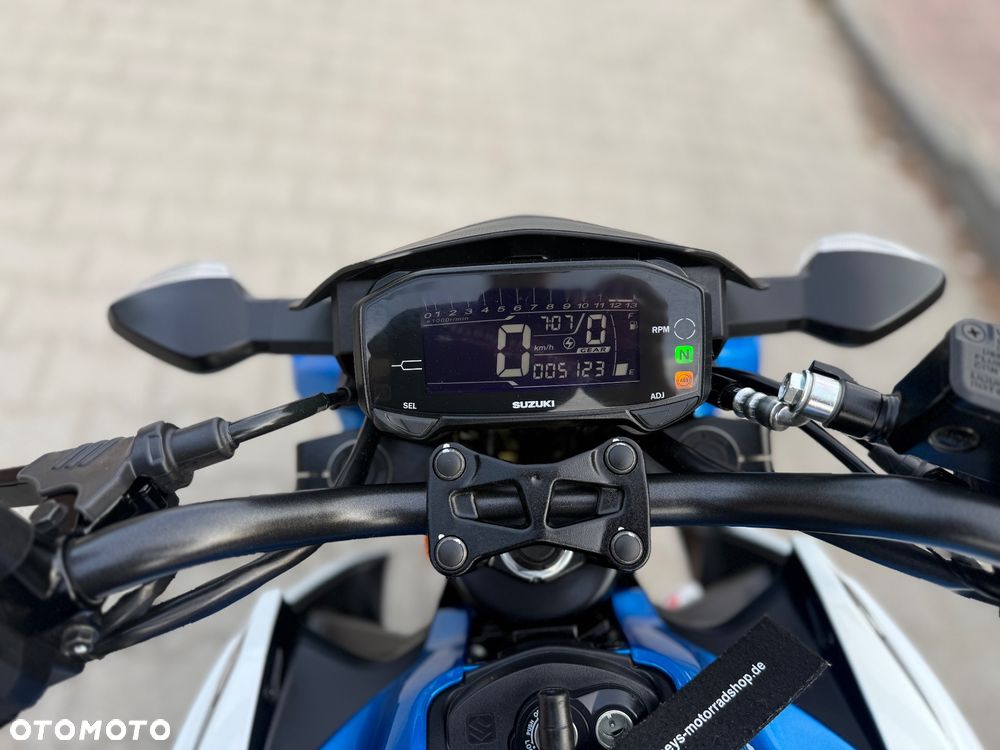 Suzuki GSX - 30