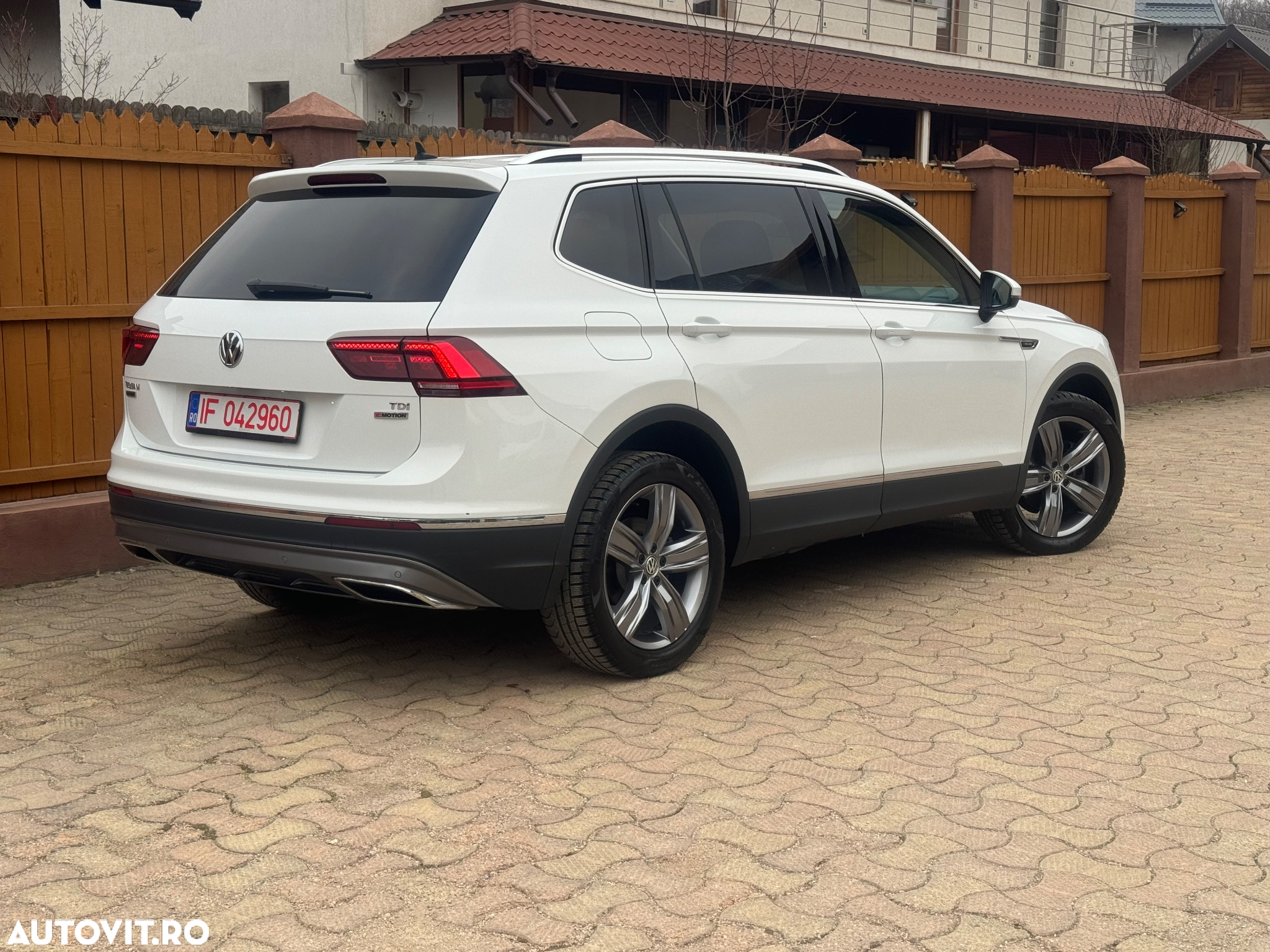Volkswagen Tiguan Allspace 2.0 TDI SCR 4Motion DSG Highline - 3