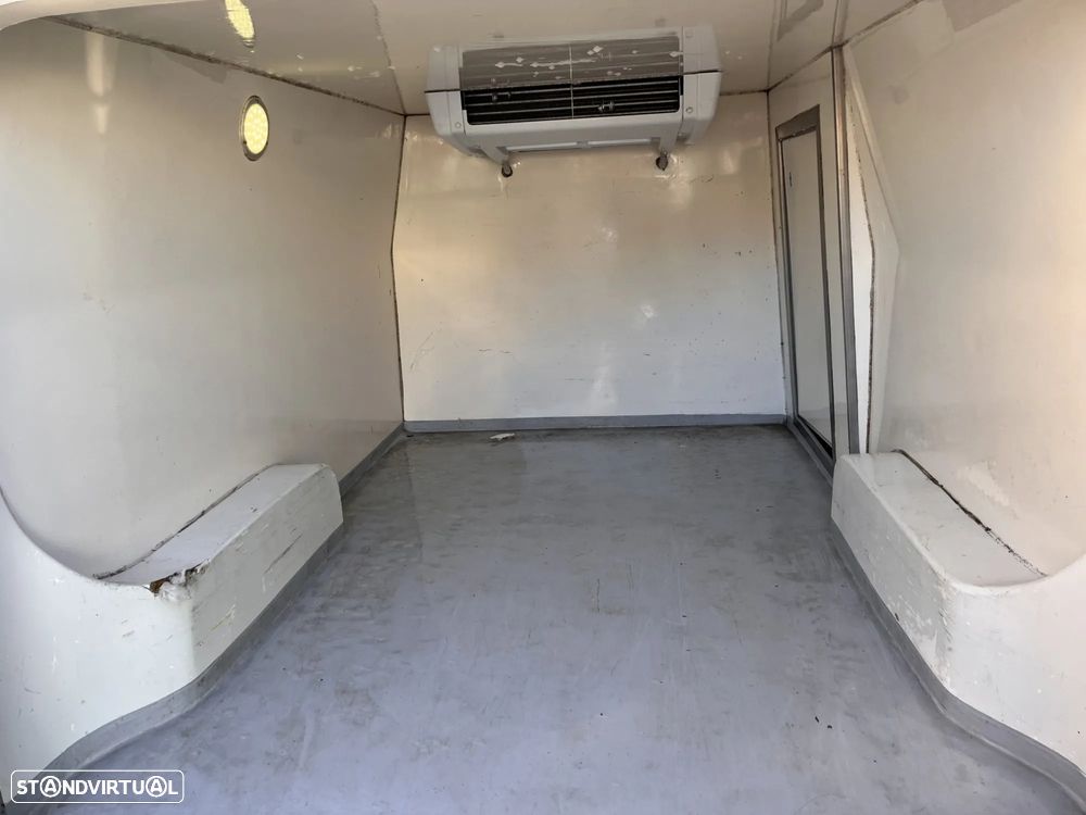 Mercedes-Benz vito 113cdi com câmara de frio e congelação - 14