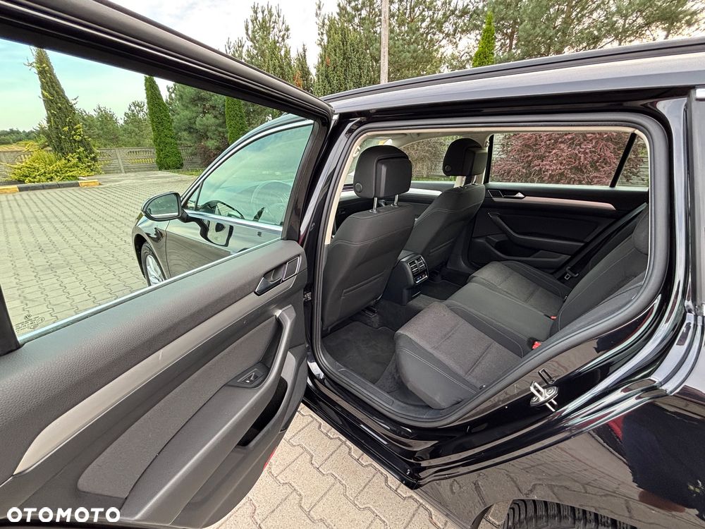 Volkswagen Passat 2.0 TDI SCR Comfortline DSG - 25