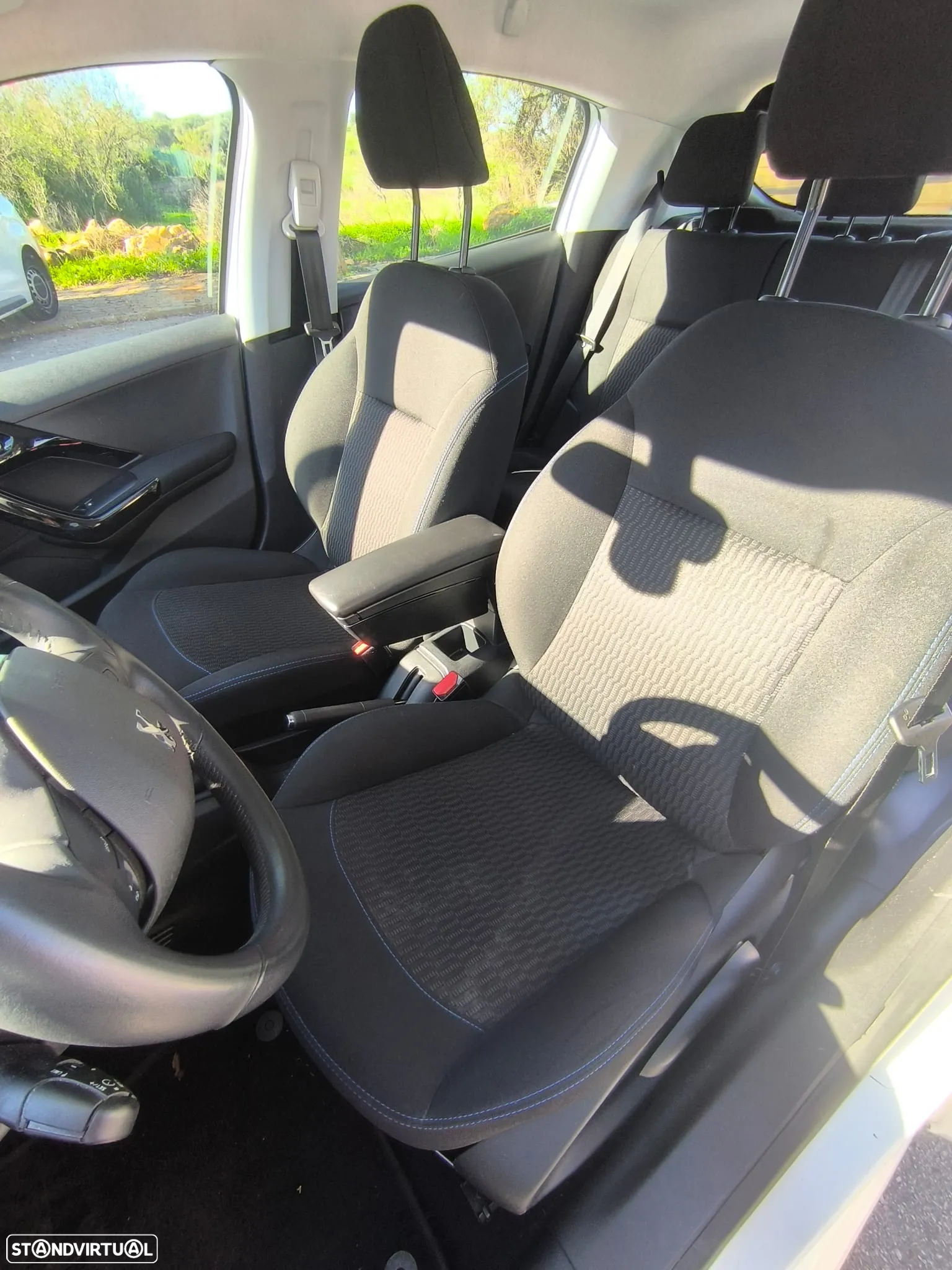 Peugeot 208 1.2 PureTech Signature - 8