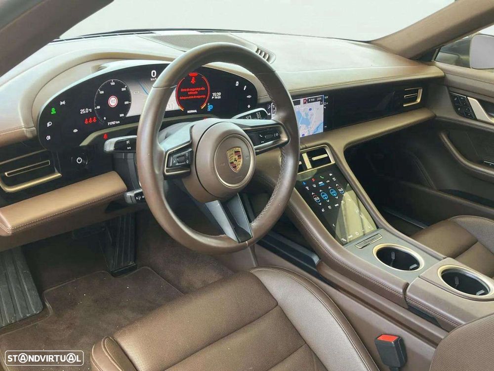 Porsche Taycan 4S - 18