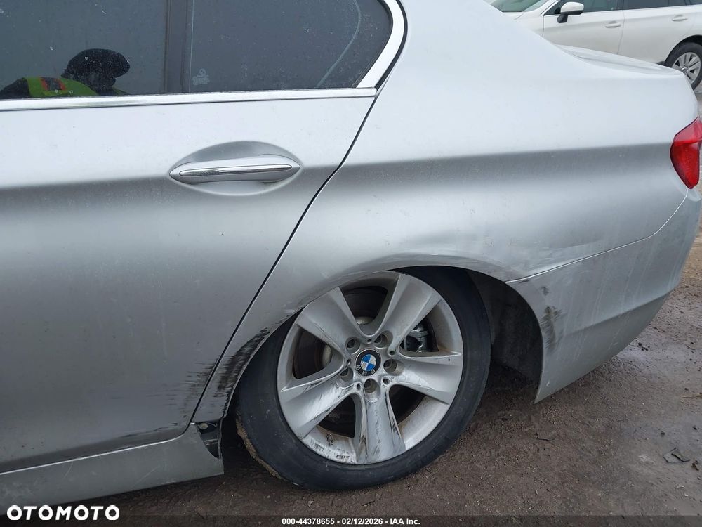 BMW Seria 5 528i xDrive - 7