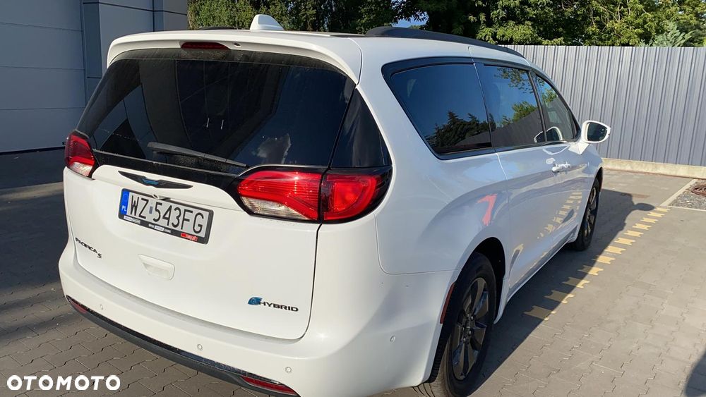 Chrysler Pacifica - 2