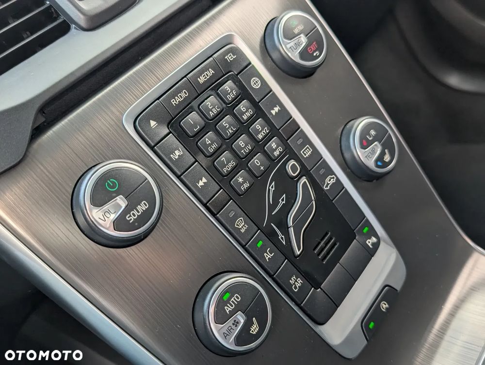 Volvo V40 Cross Country - 6