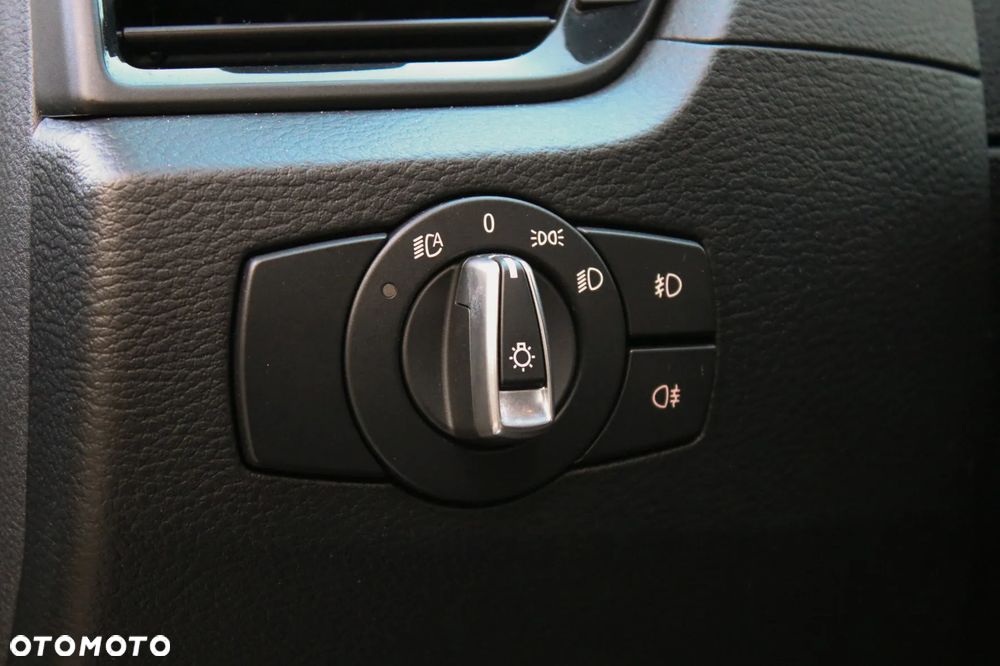 BMW X1 sDrive18d xLine - 31