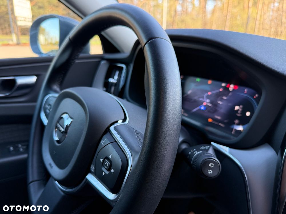 Volvo XC 60 B4 D AWD Plus Dark - 22