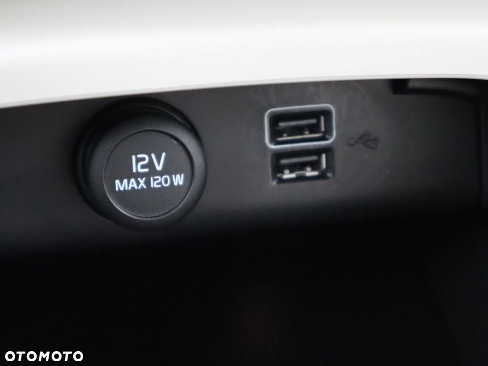 Volvo XC 40 T3 Momentum Pro - 25
