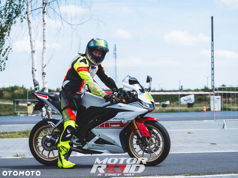 Yamaha YZF - 19