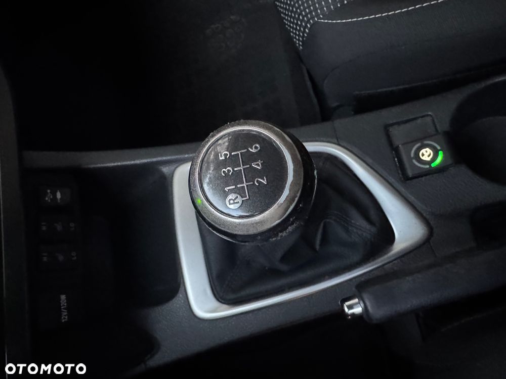 Toyota Auris 1.6 Premium + - 23