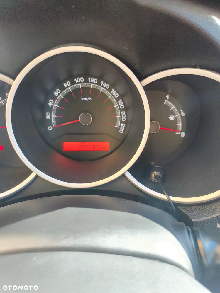 Kia Venga - 18