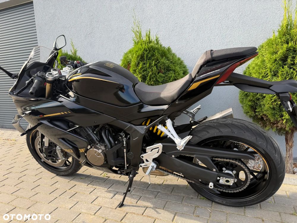 QJMOTOR SRK 800RR - 8
