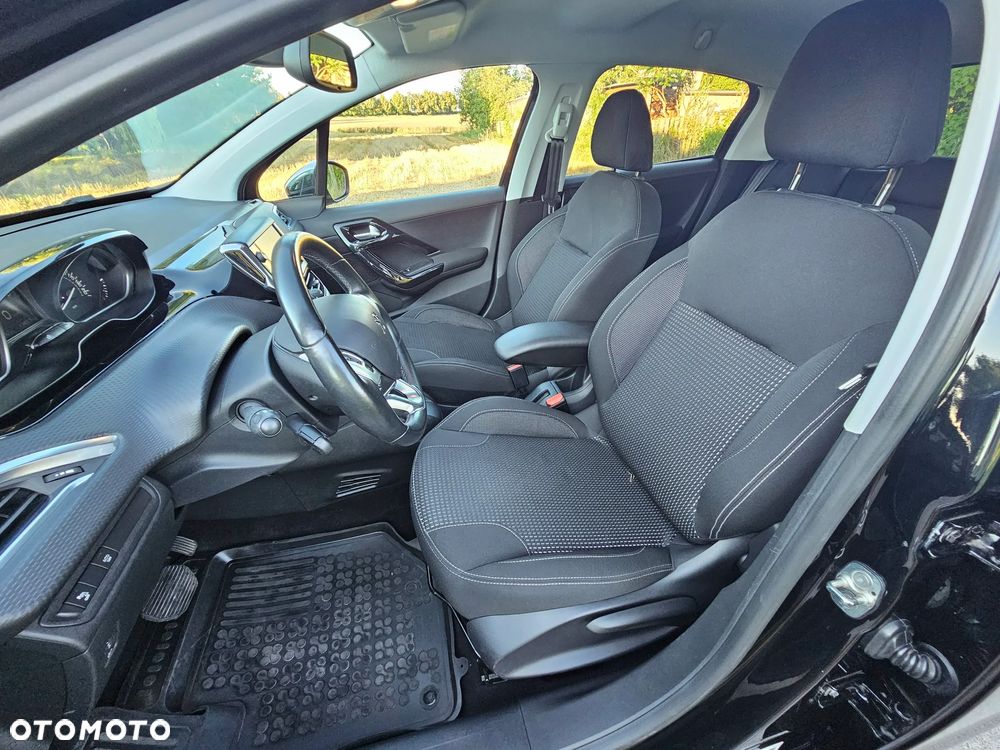 Peugeot 208 1.2 PureTech Allure S&S EAT6 - 5