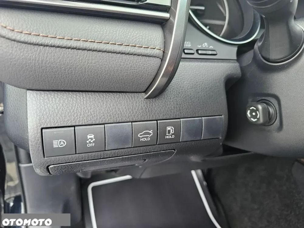 Toyota Camry 2.5 Hybrid Prestige CVT - 28