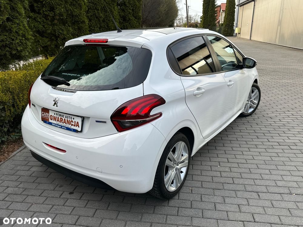 Peugeot 208 - 12