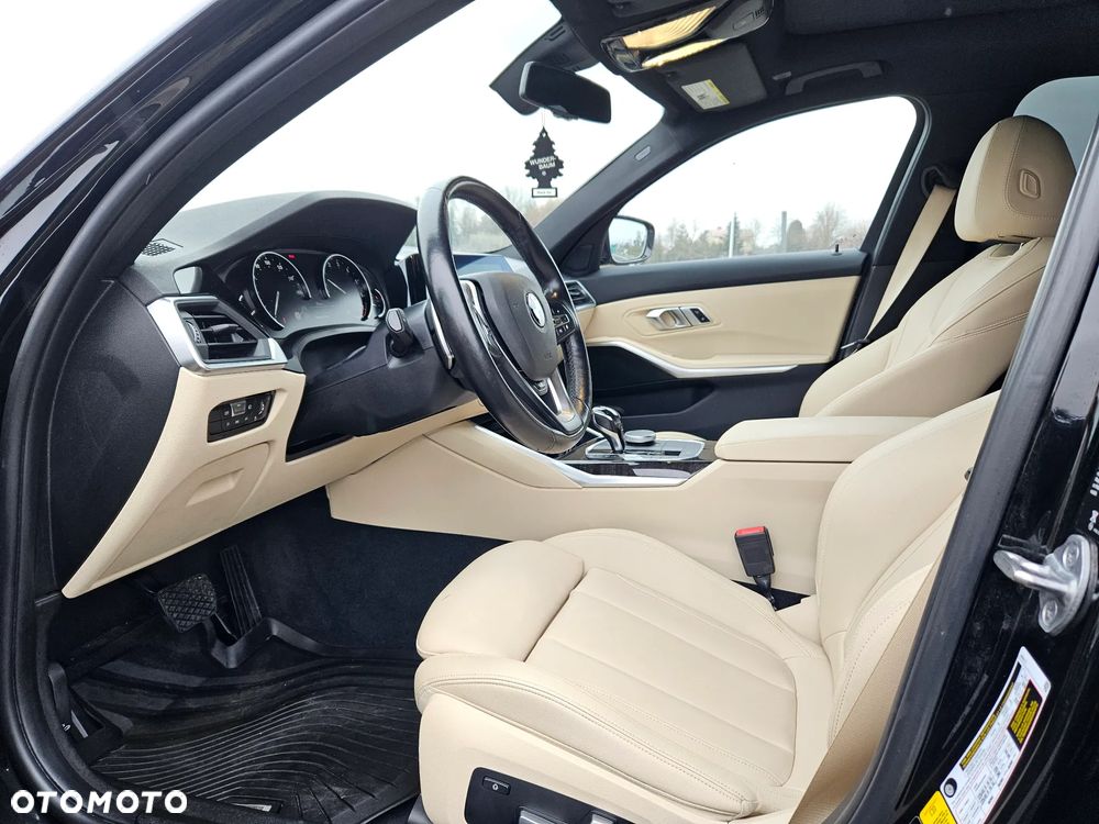 BMW Seria 3 330i Luxury Line sport - 11