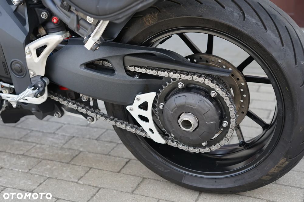 Triumph Speed Triple - 25
