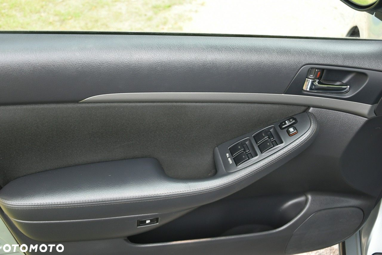 Toyota Avensis 2.0 VVT-i Sol - 17