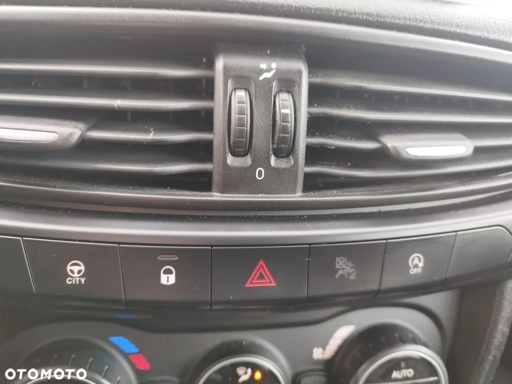 Fiat Tipo 1.6 MultiJet 16v Sport - 22