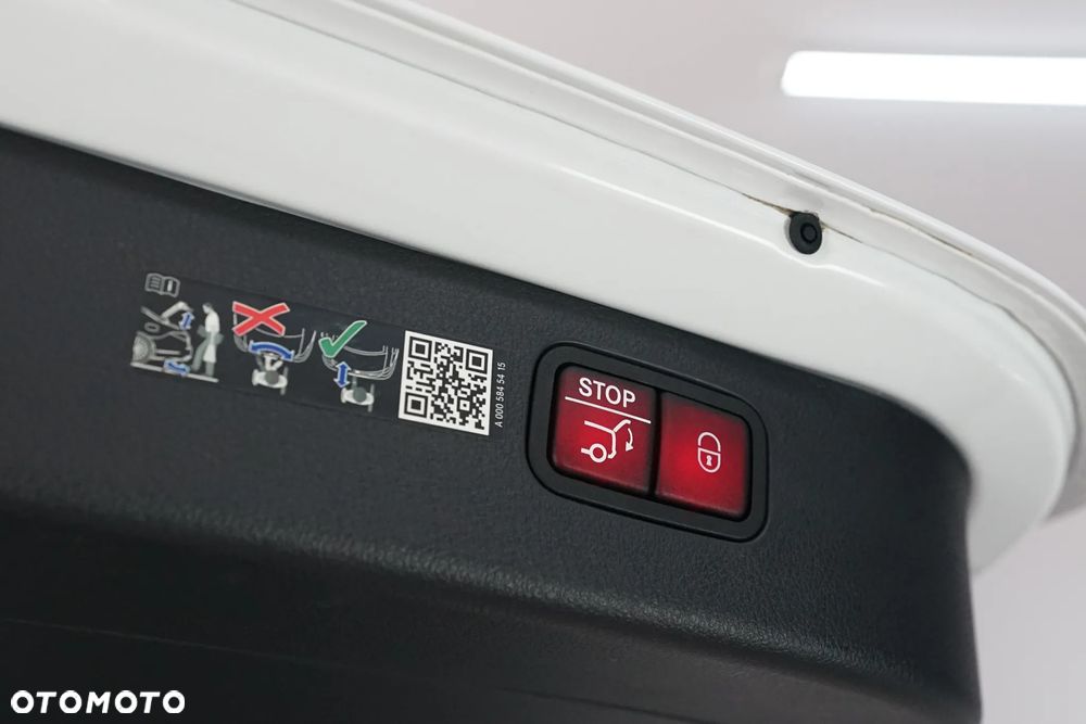 Mercedes-Benz Klasa C 300 4Matic T 9G-TRONIC AMG Line - 26