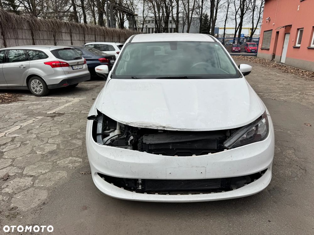 Chrysler Pacifica - 5