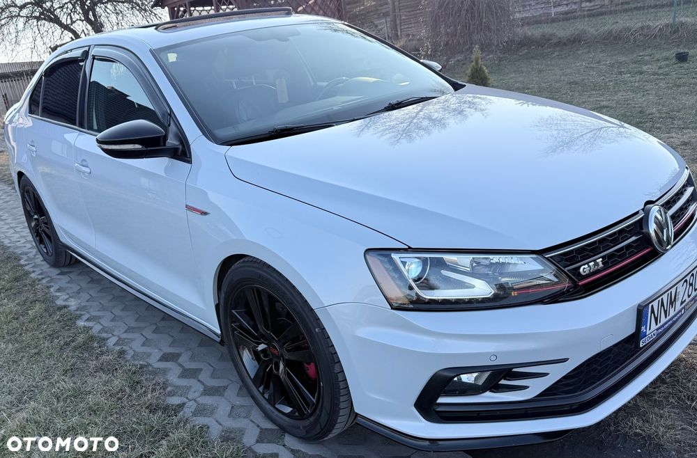 Volkswagen Jetta - 3