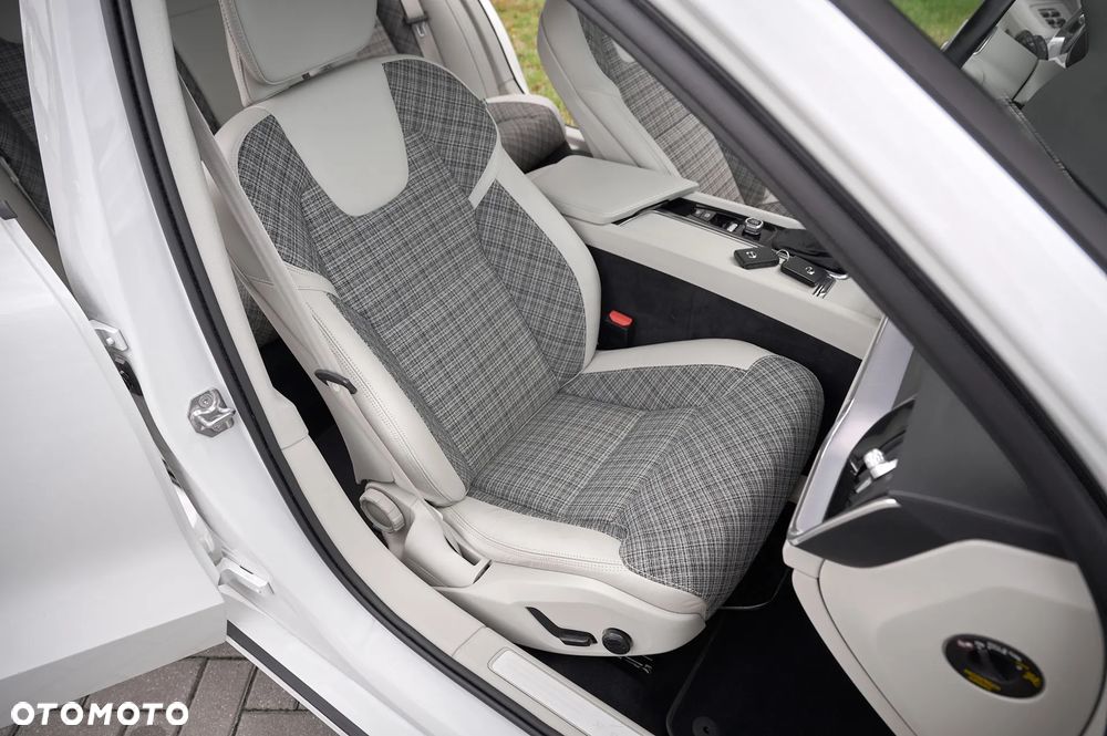 Volvo V60 2.0T Geartronic Powershift Momentum - 24