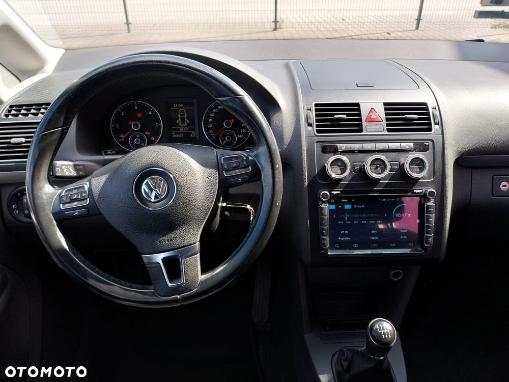 Volkswagen Touran - 16