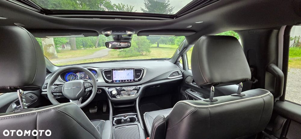 Chrysler Pacifica - 8