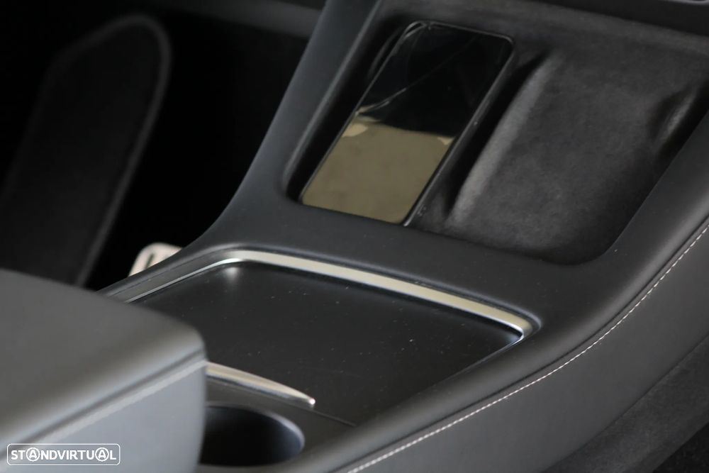 Tesla Model Y Long Range Dual Motor AWD - 32